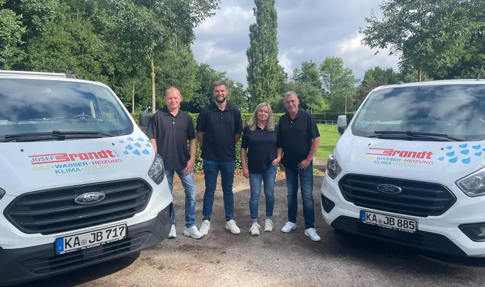 Team mit 2 Firmenautos